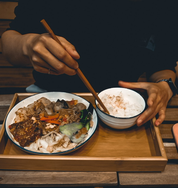 【高雄．美食】湯頭濃郁的滿足麻奶鍋