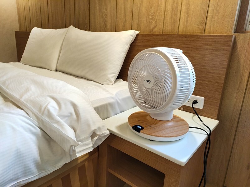 【開箱】MOLIJIA魔力家M187全自動DC直流變頻循環風扇木紋款，9吋桌上型好用DC風扇開箱