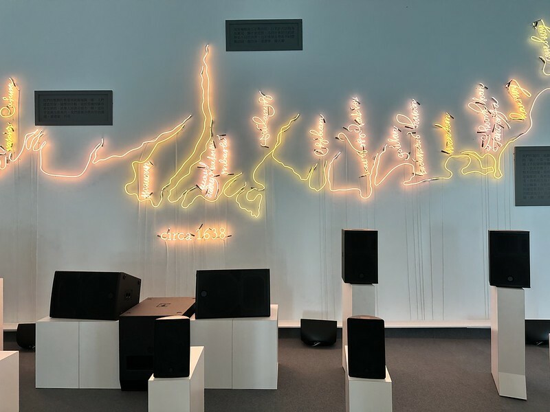 【台灣，高雄市，鼓山區】內惟藝術中心(neiwei arts center)，白得好美麗，整個空間像是開放式的攝影棚，相