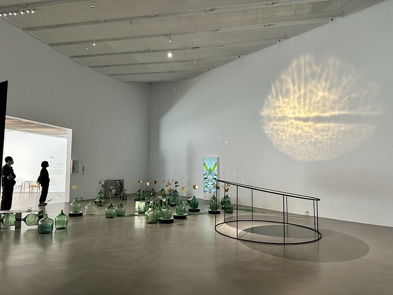 【台灣，高雄市，鼓山區】內惟藝術中心(neiwei arts center)，白得好美麗，整個空間像是開放式的攝影棚，相