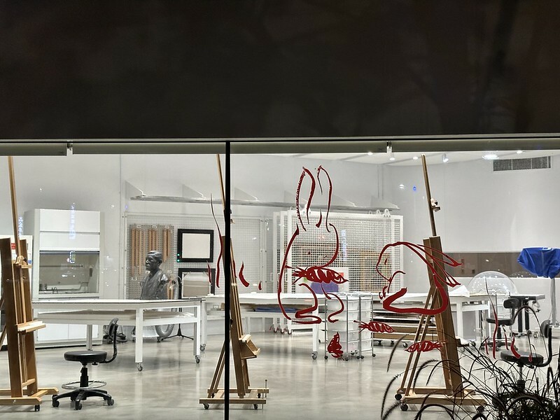 【台灣，高雄市，鼓山區】內惟藝術中心(neiwei arts center)，白得好美麗，整個空間像是開放式的攝影棚，相