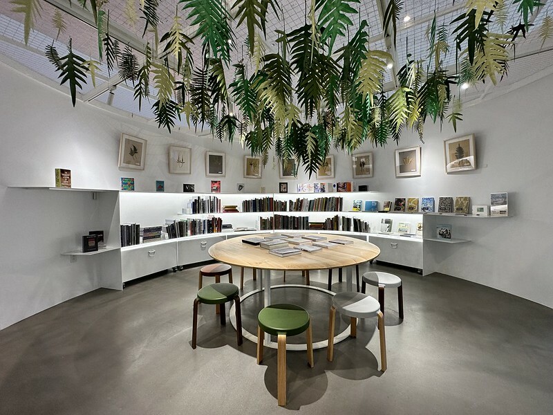 【台灣，高雄市，鼓山區】內惟藝術中心(neiwei arts center)，白得好美麗，整個空間像是開放式的攝影棚，相