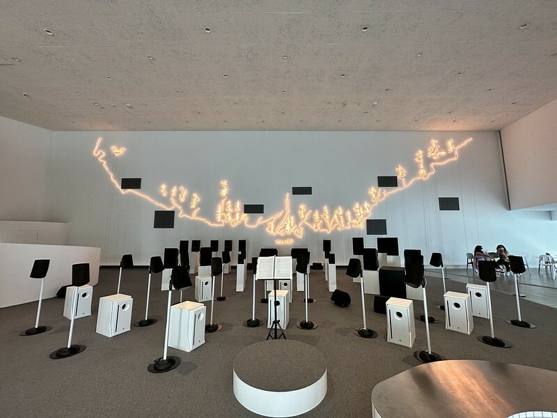 【台灣，高雄市，鼓山區】內惟藝術中心(neiwei arts center)，白得好美麗，整個空間像是開放式的攝影棚，相