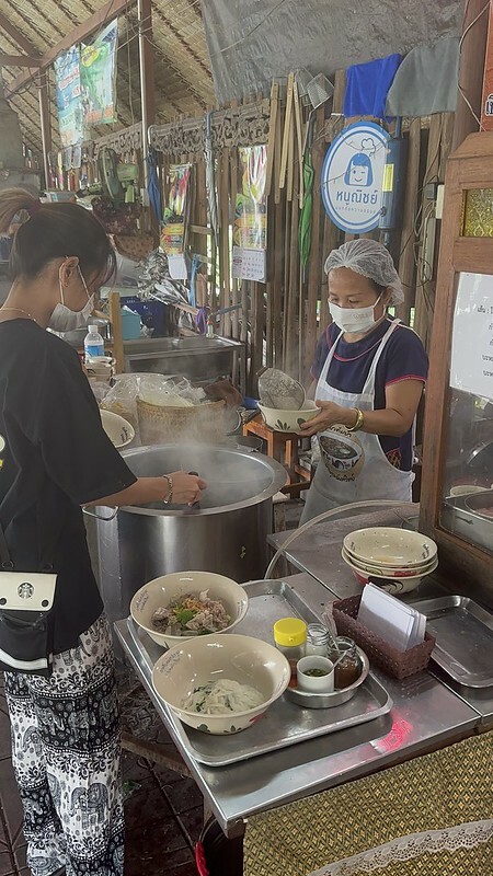 【亞洲，泰國，曼谷】 BMA Feeder electric bus，一次可玩曼谷的四個水上市場；週末限定免費電動巴士帶你玩大林江水上市場(Taling Chan)空叻瑪榮水上市場(Khlong La