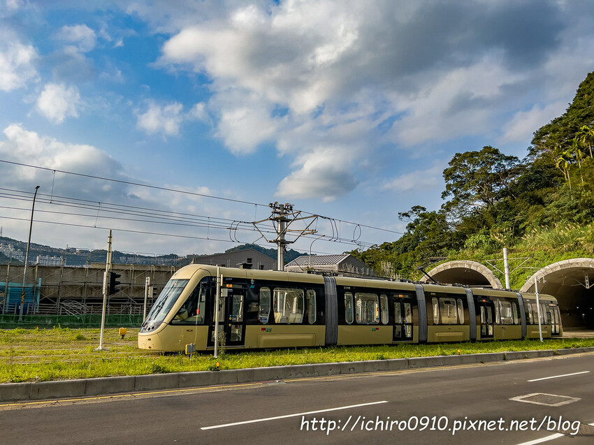 【新北景點】安坑輕軌通車‧路線圖‧票價表‧裝置藝術│十四張‧新和國小‧陽光運動公園‧安康‧景文科大‧耕莘安康