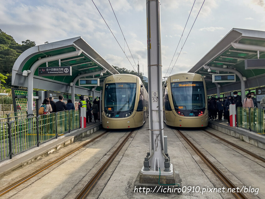 【新北景點】安坑輕軌通車‧路線圖‧票價表‧裝置藝術│十四張‧新和國小‧陽光運動公園‧安康‧景文科大‧耕莘安康