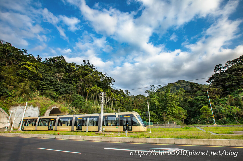 【新北景點】安坑輕軌通車‧路線圖‧票價表‧裝置藝術│十四張‧新和國小‧陽光運動公園‧安康‧景文科大‧耕莘安康