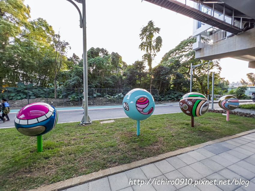 【新北景點】安坑輕軌通車‧路線圖‧票價表‧裝置藝術│十四張‧新和國小‧陽光運動公園‧安康‧景文科大‧耕莘安康