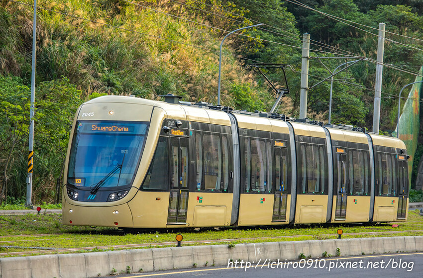 【新北景點】安坑輕軌通車‧路線圖‧票價表‧裝置藝術│十四張‧新和國小‧陽光運動公園‧安康‧景文科大‧耕莘安康