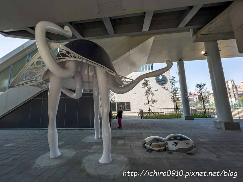 【新北景點】安坑輕軌通車‧路線圖‧票價表‧裝置藝術│十四張‧新和國小‧陽光運動公園‧安康‧景文科大‧耕莘安康