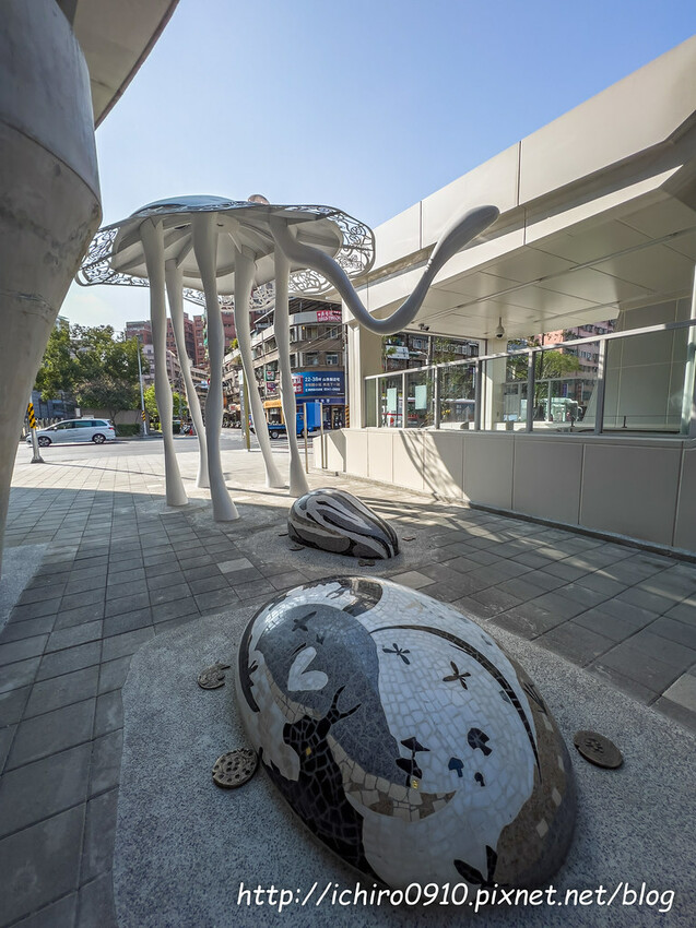 【新北景點】安坑輕軌通車‧路線圖‧票價表‧裝置藝術│十四張‧新和國小‧陽光運動公園‧安康‧景文科大‧耕莘安康