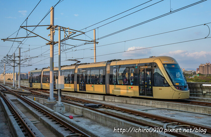 【新北景點】安坑輕軌通車‧路線圖‧票價表‧裝置藝術│十四張‧新和國小‧陽光運動公園‧安康‧景文科大‧耕莘安康
