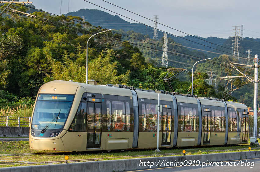 【新北景點】安坑輕軌通車‧路線圖‧票價表‧裝置藝術│十四張‧新和國小‧陽光運動公園‧安康‧景文科大‧耕莘安康