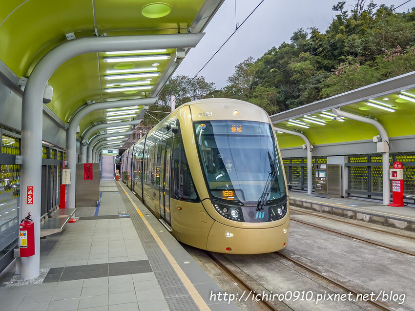 【新北景點】安坑輕軌通車‧路線圖‧票價表‧裝置藝術│十四張‧新和國小‧陽光運動公園‧安康‧景文科大‧耕莘安康