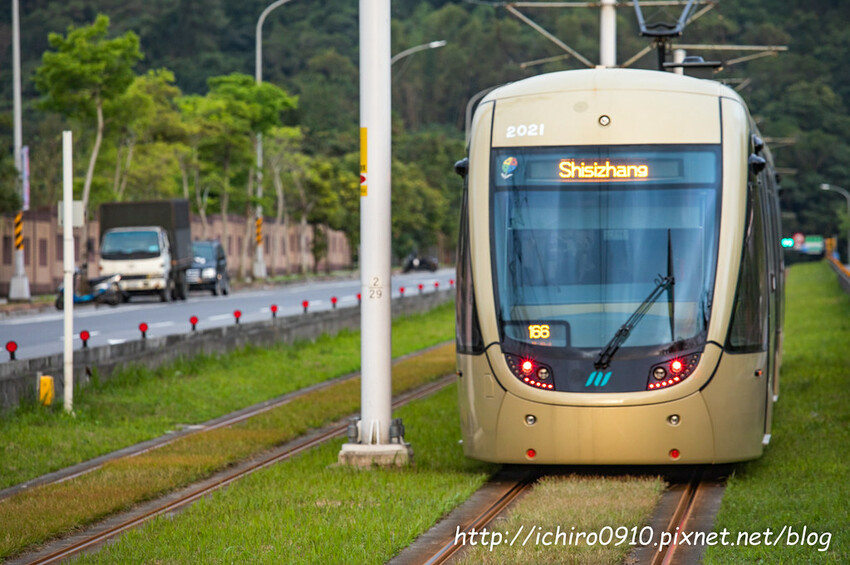 【新北景點】安坑輕軌通車‧路線圖‧票價表‧裝置藝術│十四張‧新和國小‧陽光運動公園‧安康‧景文科大‧耕莘安康
