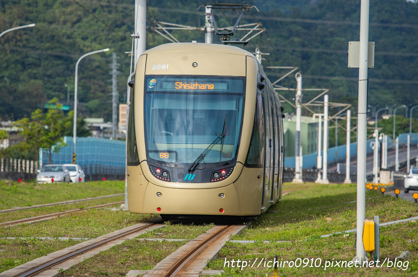 【新北景點】安坑輕軌通車‧路線圖‧票價表‧裝置藝術│十四張‧新和國小‧陽光運動公園‧安康‧景文科大‧耕莘安康