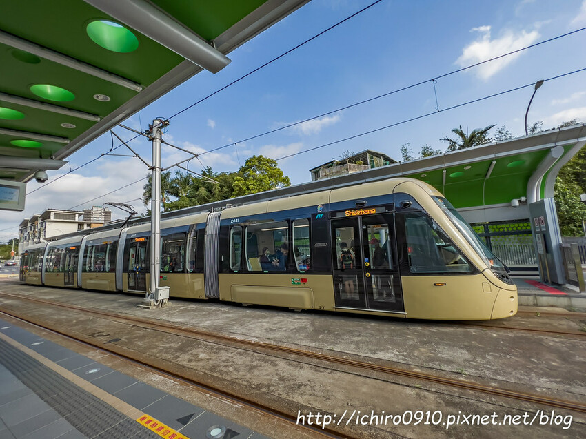 【新北景點】安坑輕軌通車‧路線圖‧票價表‧裝置藝術│十四張‧新和國小‧陽光運動公園‧安康‧景文科大‧耕莘安康