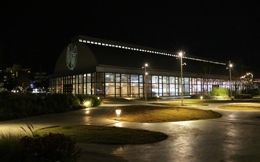 鼓山魚市場‧全台最美魚市場大變身，假日人潮擁集，平日才能細細品味 - 敦 小 蓮の食旅錄