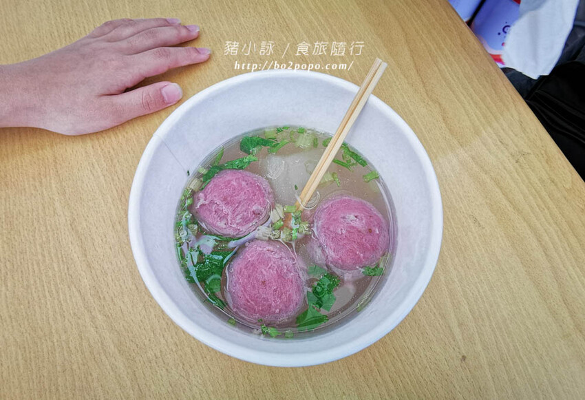 苗栗。大湖》棋琦牛奶草莓園。碩大又飽滿的草莓好好採