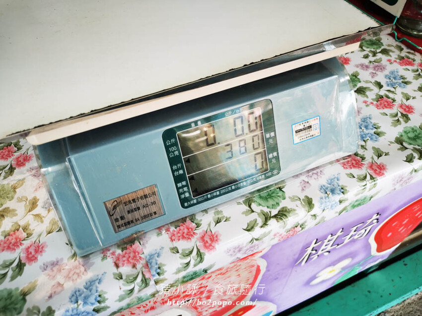 苗栗。大湖》棋琦牛奶草莓園。碩大又飽滿的草莓好好採