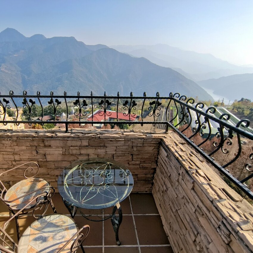 【清境住宿】佛羅倫斯渡假山莊．入住歐風城堡!一泊二食超享受!