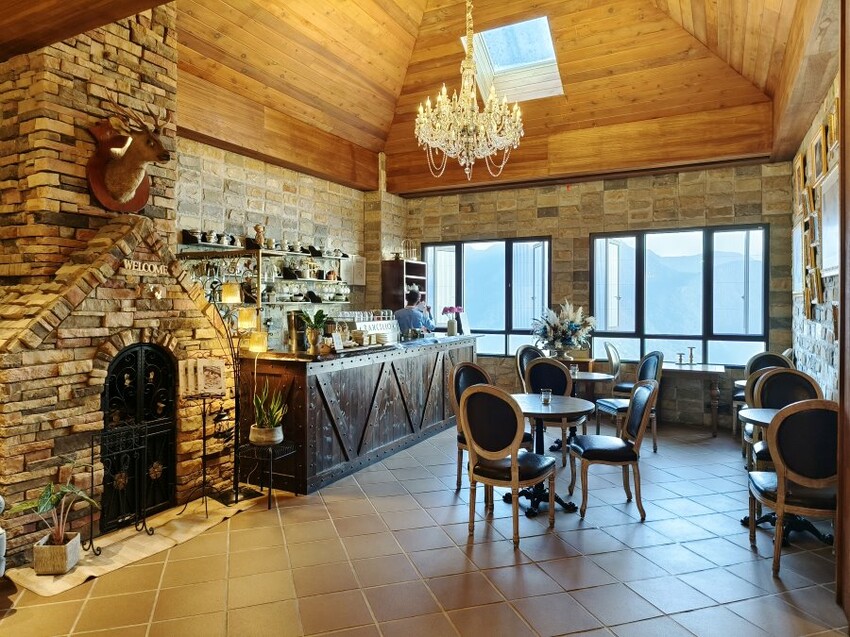 【清境住宿】佛羅倫斯渡假山莊．入住歐風城堡!一泊二食超享受!