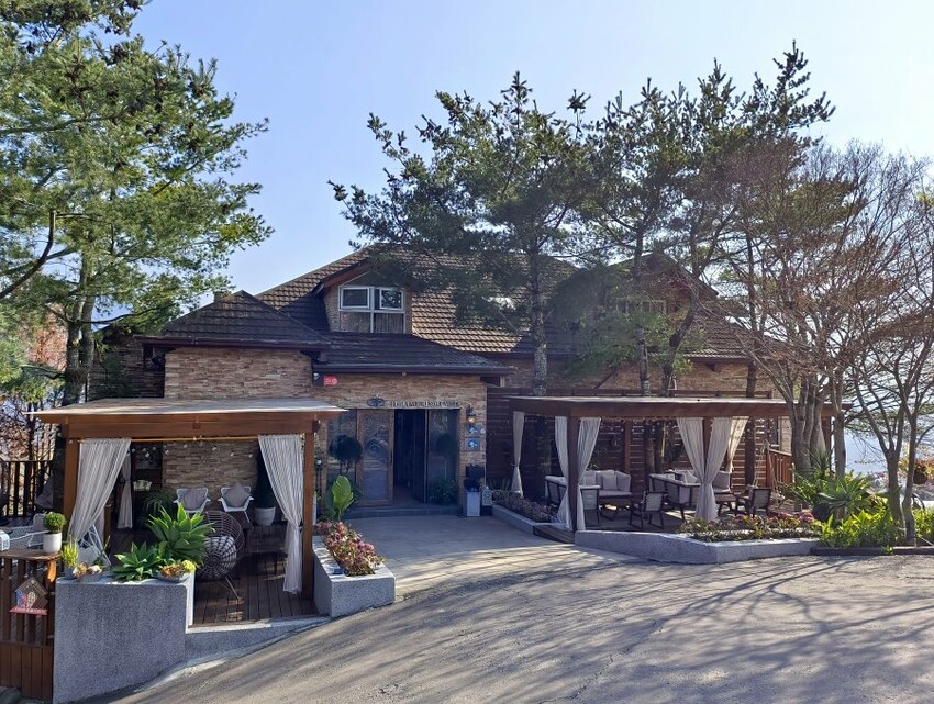 【清境住宿】佛羅倫斯渡假山莊．入住歐風城堡!一泊二食超享受!