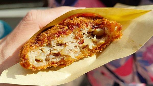 【淺草寺美食】淺草炸肉餅|來淺草寺絕對必吃的美食之一!外酥軟嫩又會爆湯汁的炸肉餅