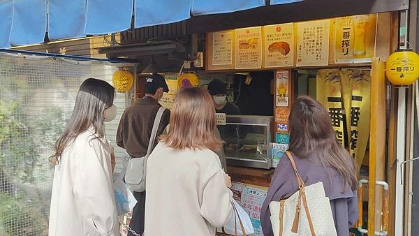 【淺草寺美食】淺草炸肉餅|來淺草寺絕對必吃的美食之一!外酥軟嫩又會爆湯汁的炸肉餅