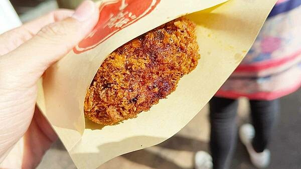 【淺草寺美食】淺草炸肉餅|來淺草寺絕對必吃的美食之一!外酥軟嫩又會爆湯汁的炸肉餅