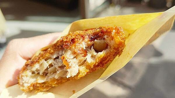 【淺草寺美食】淺草炸肉餅|來淺草寺絕對必吃的美食之一!外酥軟嫩又會爆湯汁的炸肉餅