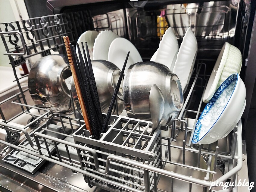 禾聯洗碗機推薦|禾聯HERAN六人份熱風循環洗碗機(HDW-06BT010) 獨立熱風烘乾模式/UV殺菌燈/360度上下雙噴洗臂 - 小企鵝生活趣