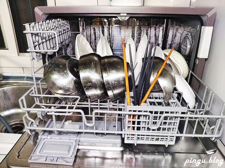 禾聯洗碗機推薦|禾聯HERAN六人份熱風循環洗碗機(HDW-06BT010) 獨立熱風烘乾模式/UV殺菌燈/360度上下雙噴洗臂 - 小企鵝生活趣