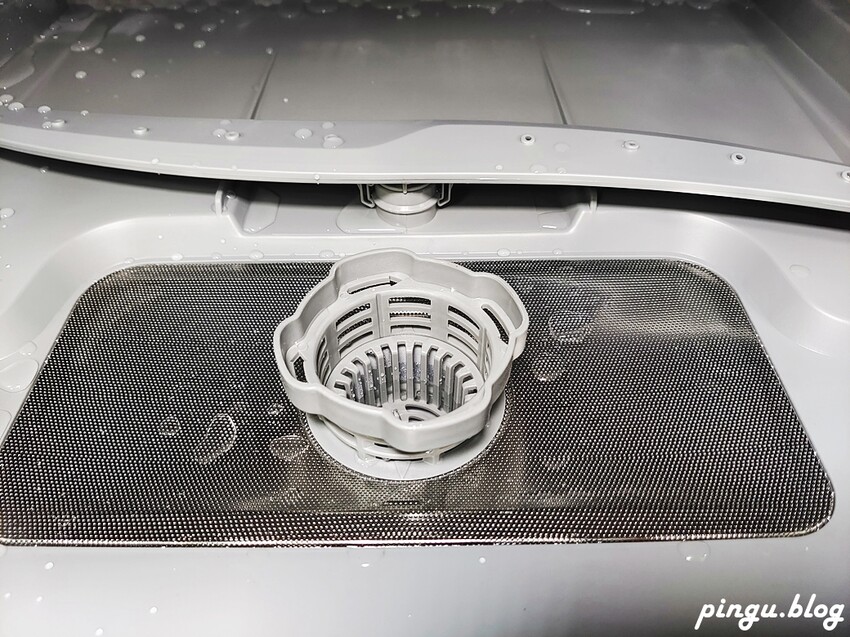 禾聯洗碗機推薦|禾聯HERAN六人份熱風循環洗碗機(HDW-06BT010) 獨立熱風烘乾模式/UV殺菌燈/360度上下雙噴洗臂 - 小企鵝生活趣