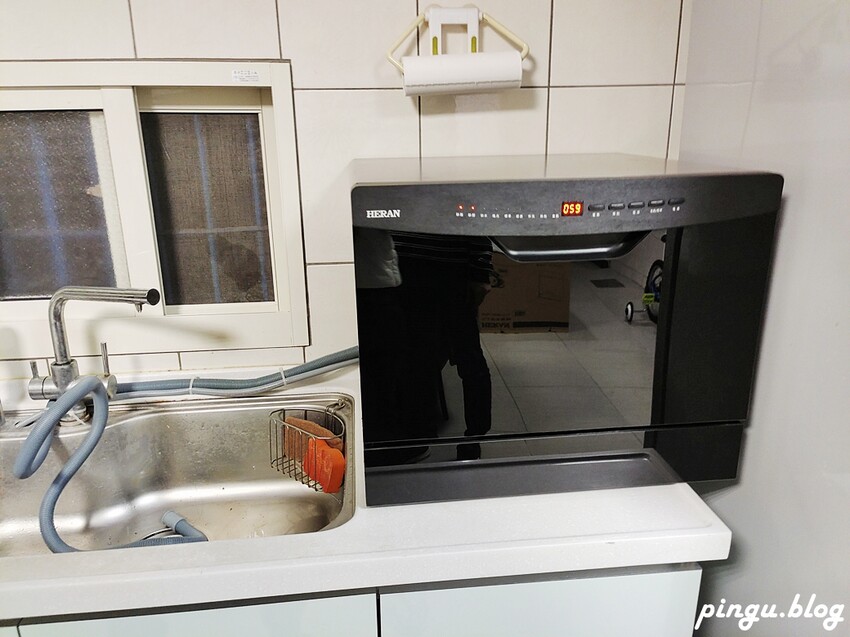 禾聯洗碗機推薦|禾聯HERAN六人份熱風循環洗碗機(HDW-06BT010) 獨立熱風烘乾模式/UV殺菌燈/360度上下雙噴洗臂 - 小企鵝生活趣