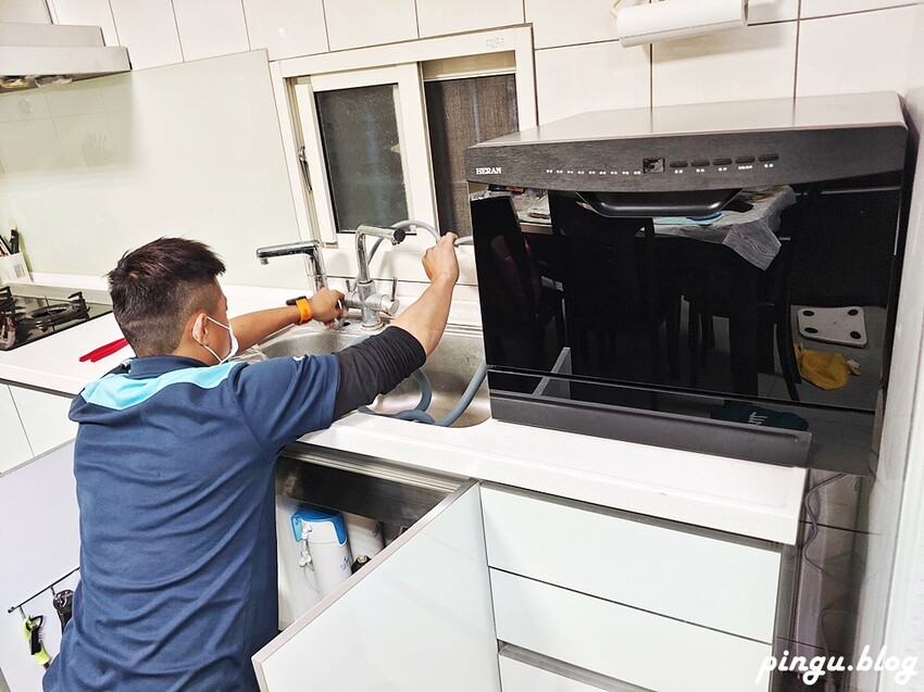 禾聯洗碗機推薦|禾聯HERAN六人份熱風循環洗碗機(HDW-06BT010) 獨立熱風烘乾模式/UV殺菌燈/360度上下雙噴洗臂 - 小企鵝生活趣