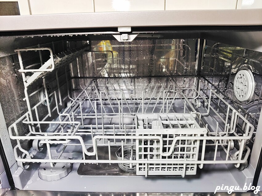 禾聯洗碗機推薦|禾聯HERAN六人份熱風循環洗碗機(HDW-06BT010) 獨立熱風烘乾模式/UV殺菌燈/360度上下雙噴洗臂 - 小企鵝生活趣