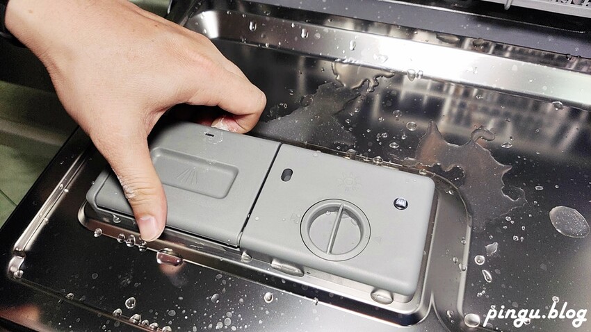 禾聯洗碗機推薦|禾聯HERAN六人份熱風循環洗碗機(HDW-06BT010) 獨立熱風烘乾模式/UV殺菌燈/360度上下雙噴洗臂 - 小企鵝生活趣