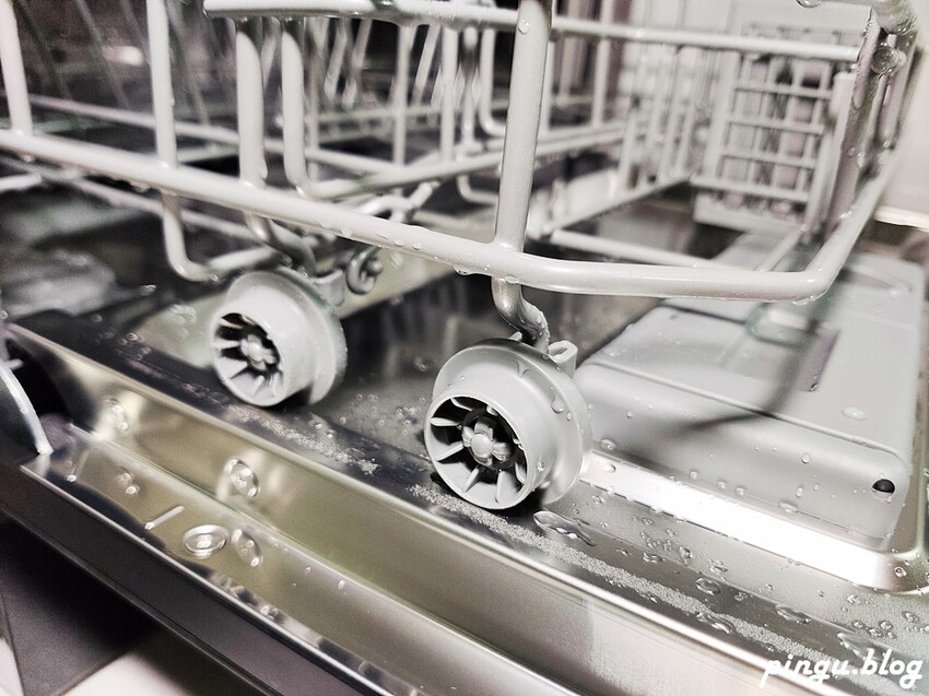 禾聯洗碗機推薦|禾聯HERAN六人份熱風循環洗碗機(HDW-06BT010) 獨立熱風烘乾模式/UV殺菌燈/360度上下雙噴洗臂 - 小企鵝生活趣