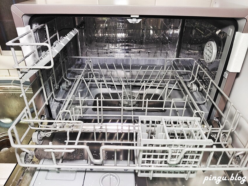 禾聯洗碗機推薦|禾聯HERAN六人份熱風循環洗碗機(HDW-06BT010) 獨立熱風烘乾模式/UV殺菌燈/360度上下雙噴洗臂 - 小企鵝生活趣