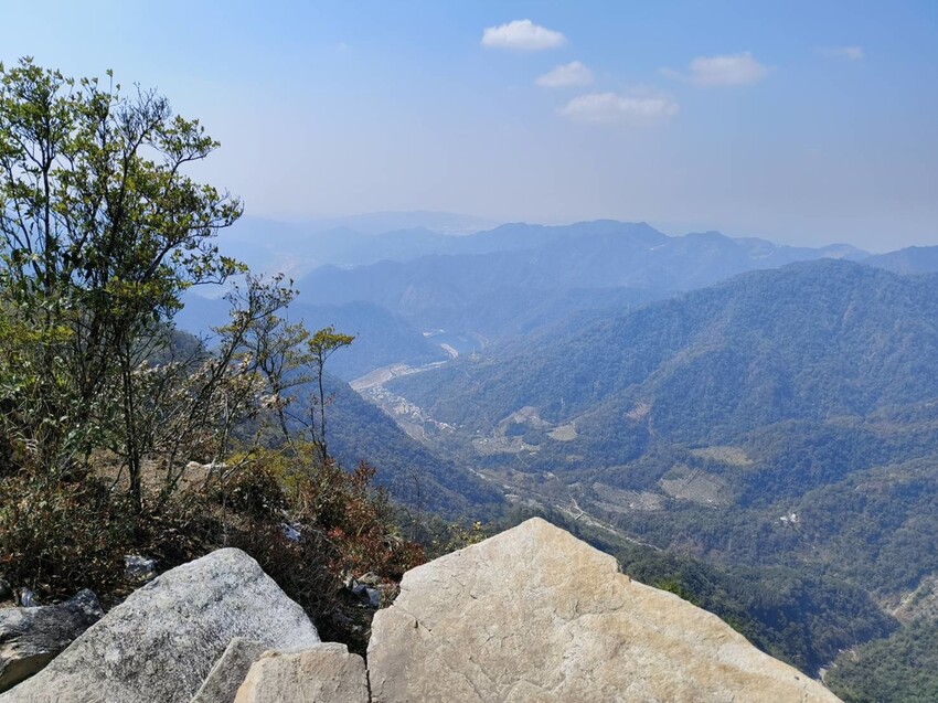 47397.jpg - 【台中.谷關】谷關七雄之東卯山。平緩好走後段0.5K石曝+大岩石+超美展望來回14K 47397.jpg - 【台中.谷關】谷關七雄之東卯山。平緩好走後段0.5K石曝+大岩石+超美展望來回14K
