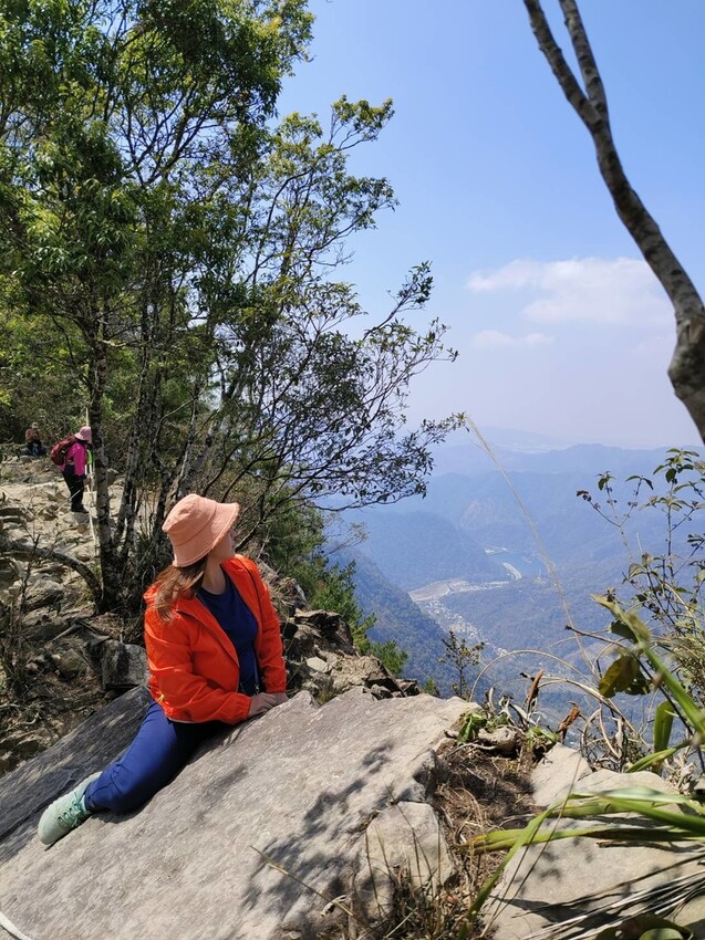 47400.jpg - 【台中.谷關】谷關七雄之東卯山。平緩好走後段0.5K石曝+大岩石+超美展望來回14K 47400.jpg - 【台中.谷關】谷關七雄之東卯山。平緩好走後段0.5K石曝+大岩石+超美展望來回14K