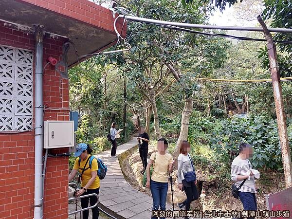劍潭山親山步道13-由公廁旁步道進入.jpg