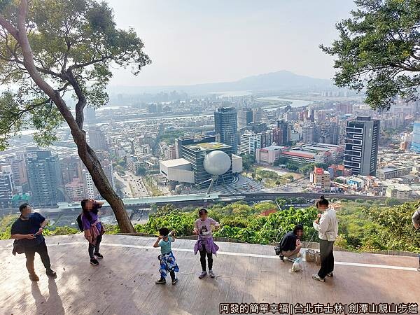 劍潭山親山步道26-微風平台上層視角.jpg