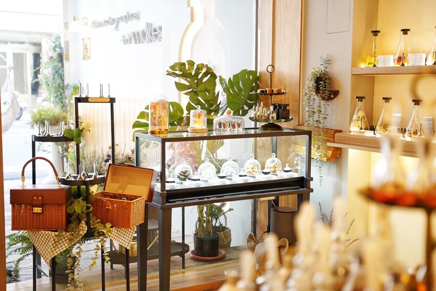 竹苗區首間專業客製化香水「Being Different手工香水實驗室」，當自己的調香師，創造出只屬於你的香水！推薦情侶、三五好友一同來體驗，採預約制！ - 阿華田的美食日記