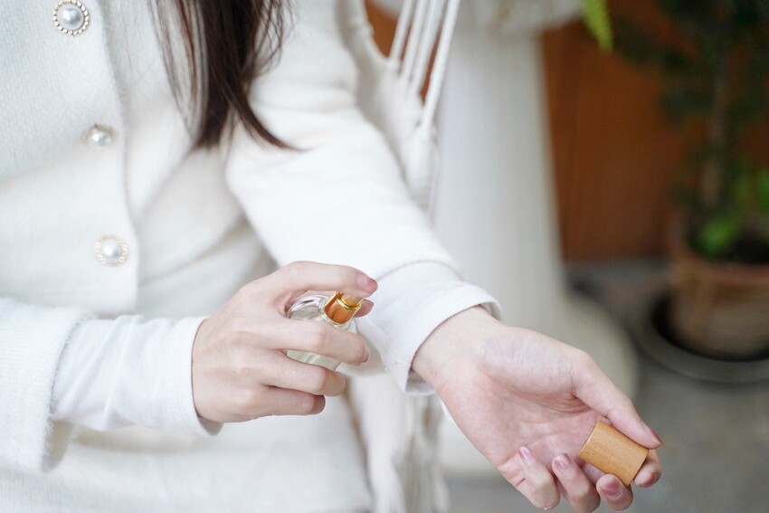 竹苗區首間專業客製化香水「Being Different手工香水實驗室」，當自己的調香師，創造出只屬於你的香水！推薦情侶、三五好友一同來體驗，採預約制！ - 阿華田的美食日記