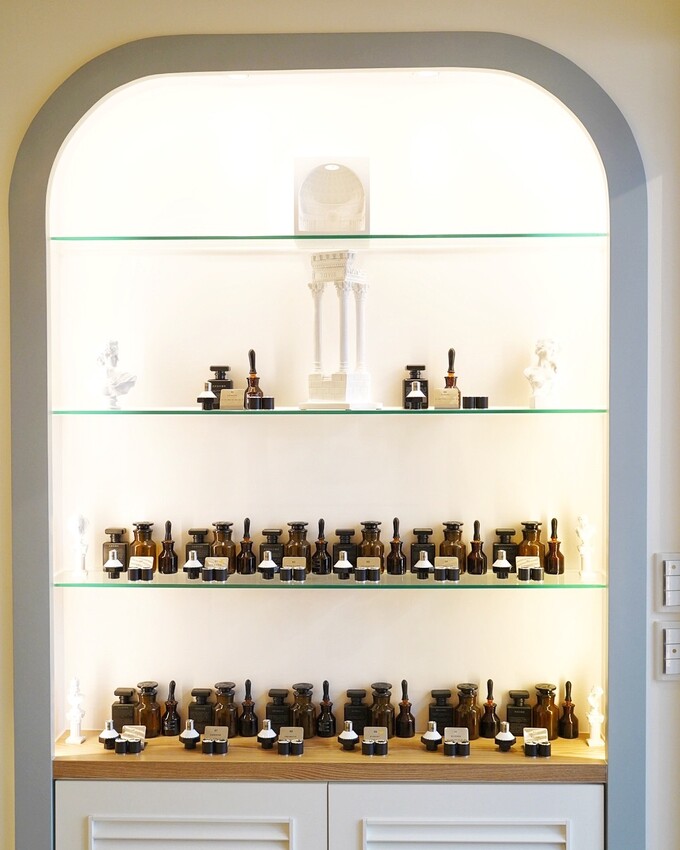 竹苗區首間專業客製化香水「Being Different手工香水實驗室」，當自己的調香師，創造出只屬於你的香水！推薦情侶、三五好友一同來體驗，採預約制！ - 阿華田的美食日記