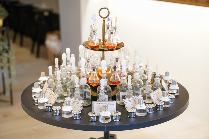 竹苗區首間專業客製化香水「Being Different手工香水實驗室」，當自己的調香師，創造出只屬於你的香水！推薦情侶、三五好友一同來體驗，採預約制！ - 阿華田的美食日記