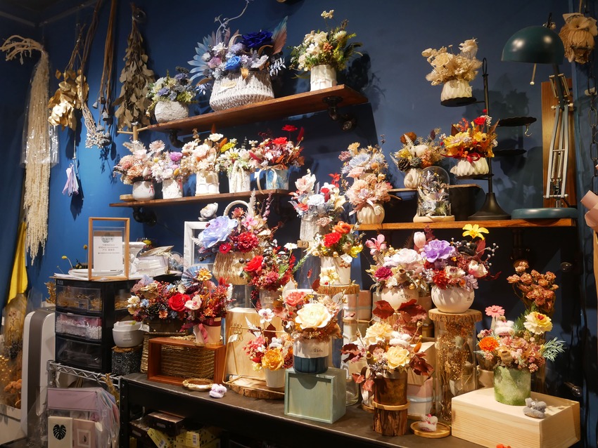 晨醉咖啡(舊址)-近中友百貨,裝潢綠意盎然還有乾燥花,提供咖啡飲品/特製調酒/手作甜點(●ˇ∀ˇ●)