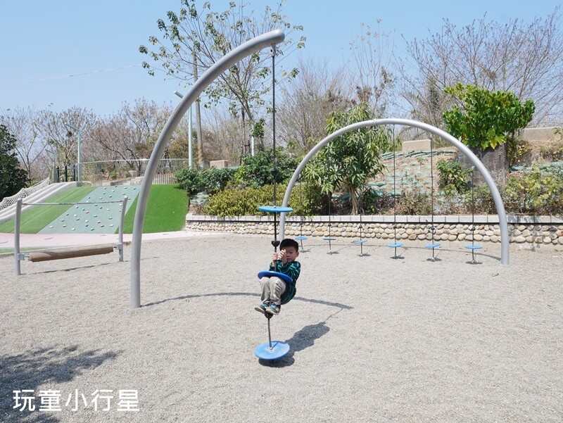雲林景點｜西螺大橋親水公園+廣場+特色遊戲場（螺石公園）｜雲林玩沙玩水